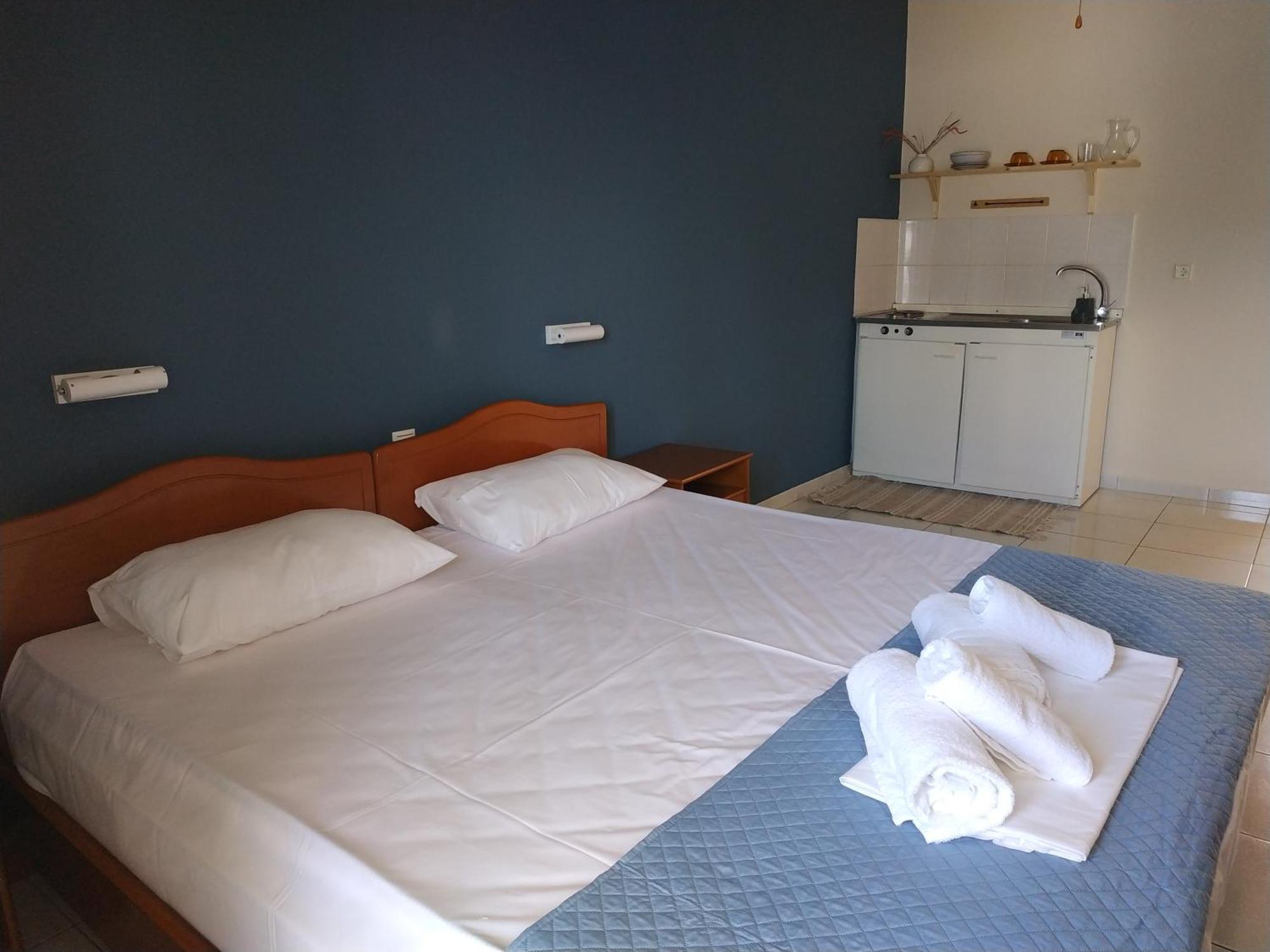 Apartments By Evita'S Resort Poros Town 外观 照片